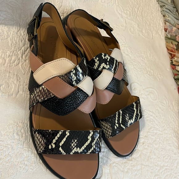 VIONIC – snake print sandals – size 8, new - Picture 1 of 1